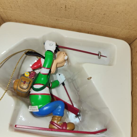 GROILER DISNEY CHRISTMAS MAGIC GOOFY ORNAMENT - Picture 2 of 3
